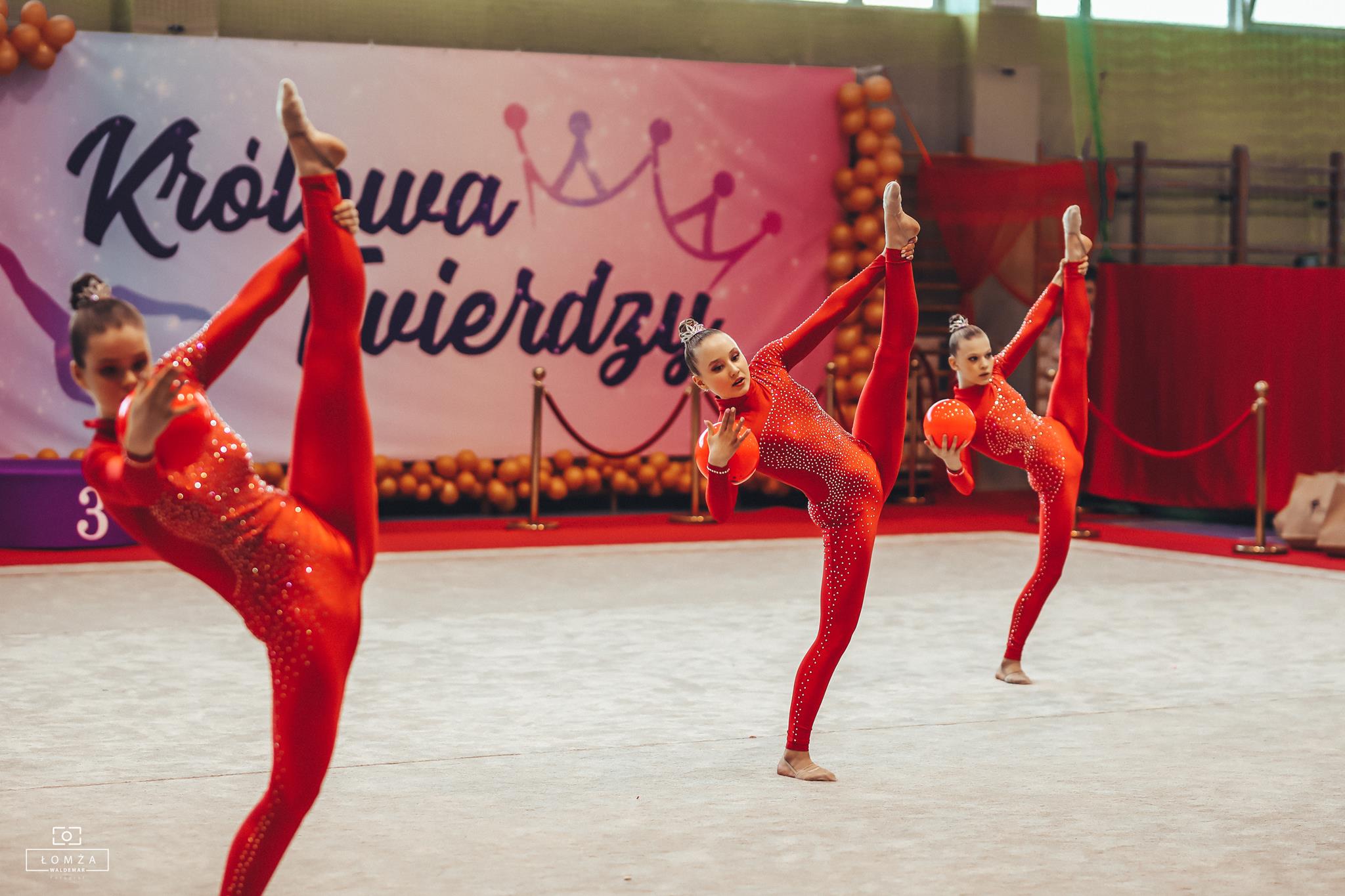 Czym różni się gimnastyka artystyczna od sportowej?